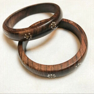 𝅺wood flower painted vintage bangles